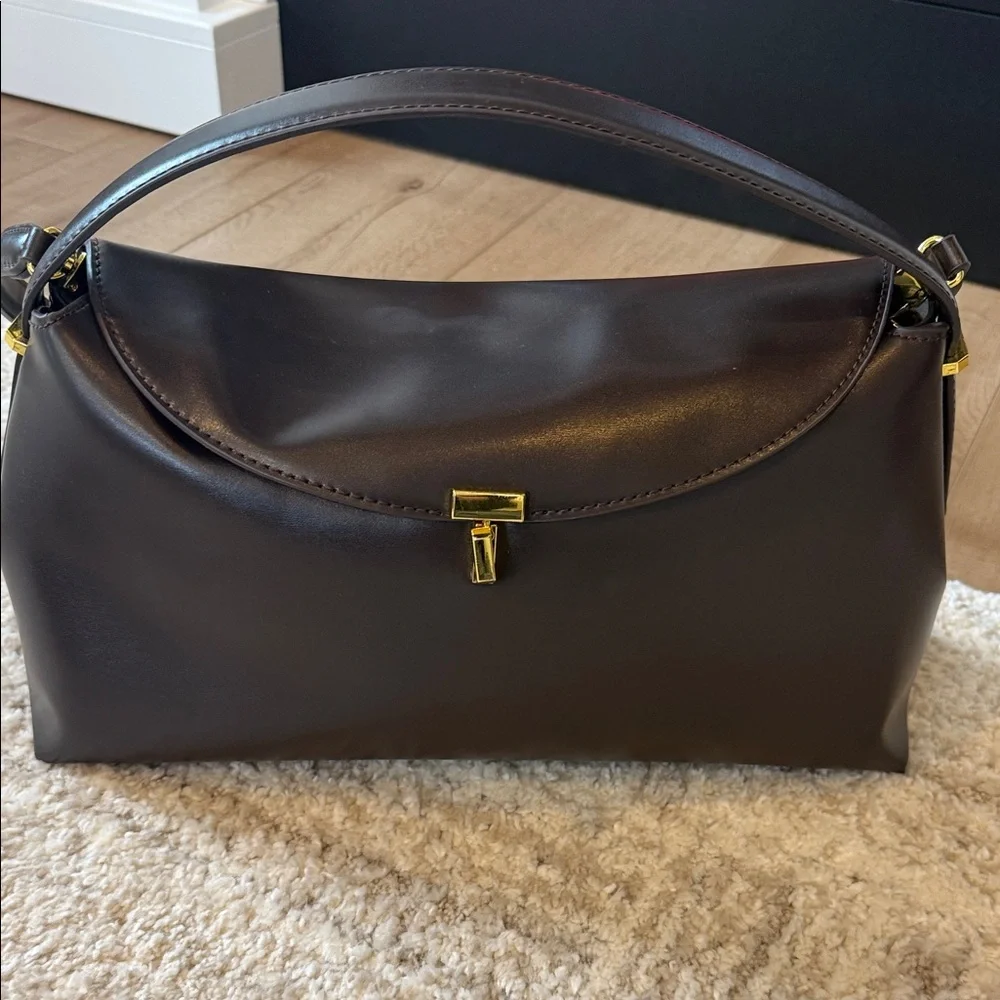 Elegant Brown Vegan Leather Handbag - Picture 1 of 3